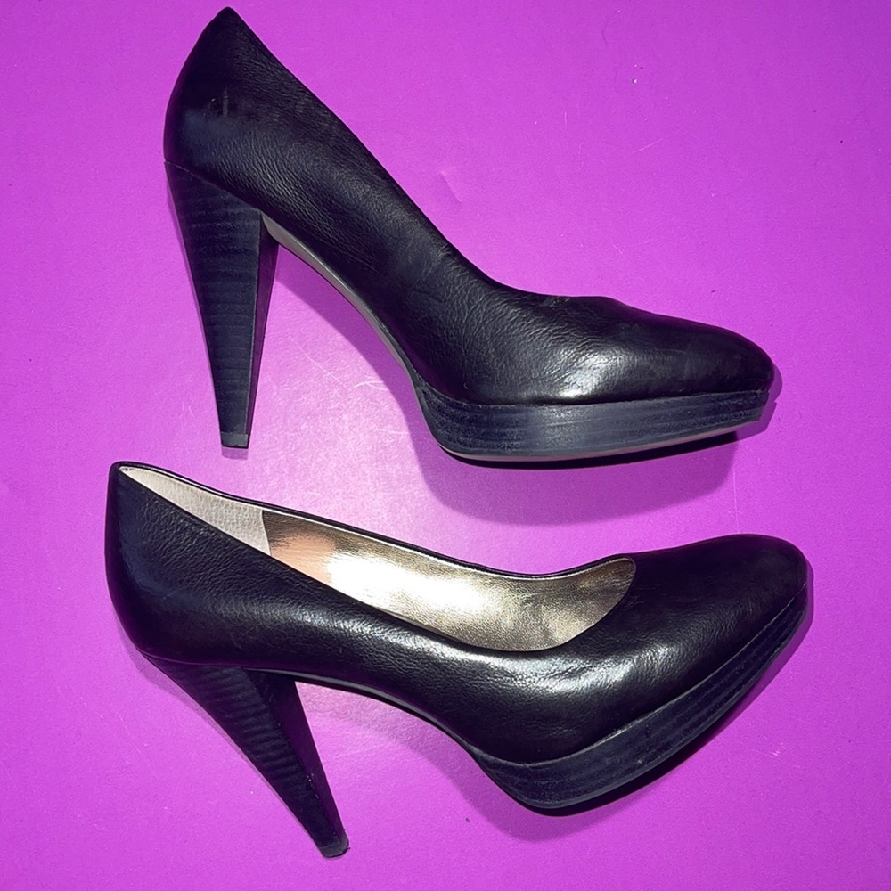 Banana Republic Ladies Leather Heels Size 7